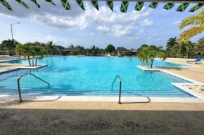 425 Tropical Oasis near many attractions